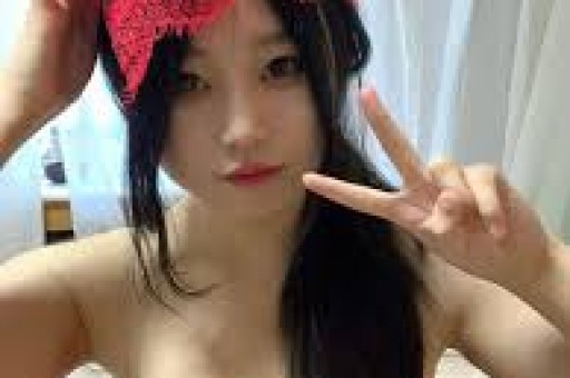 17年前曾在爱妻葬礼上哭到昏厥永不再娶的果靖霖如今怎样了 17年前曾在爱妻葬礼上哭到昏厥永不再娶的果靖霖如今怎样了